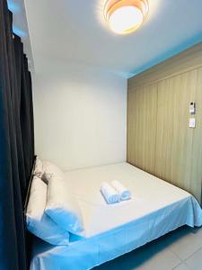 MOA 1BR Condo with Pool View &balcony Staycation2