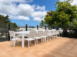 500m2 private Villa up to 16 - Casa Quintero Yaiza - Heated pool - Volcano, Timanfaya park, Bodega & South Beaches - Game Room - Charcoal grill