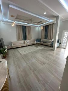 بيت وشقق في الاشخرة