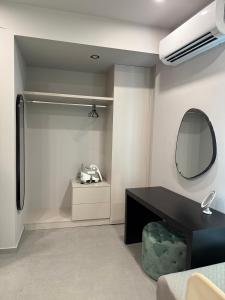 RO - Refined Relaxation, Private Courtyard and Jacuzzi