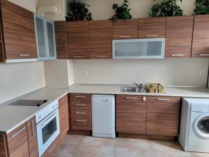 City and Beach Skyline 2BR Apartment 5th Floor Walk Up