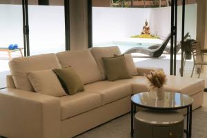 Le Chateau de Maman 4BR Pool Villa in Maenam