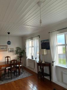 Seaside Retreat, Glacier View