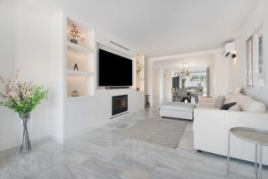 Luxurious And Modern Family Home
