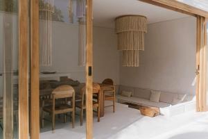 Boso Villa 4 Stylish 2BR With Rooftop in Bingin