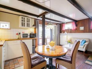 A charming suite for a relaxing stay surrounded by nature and fields of flowers