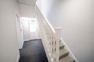 Central Gloucestershire Flat - 1 BR Sleeps 6
