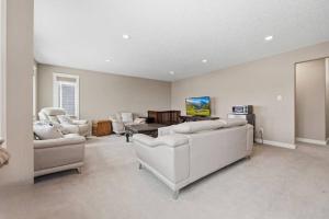 Luxury 4BR and 3,5 Bath in Beautiful Neighborhood