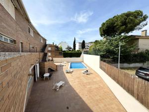 Apartamento con Piscina a 2 Minutos de la Playa en el Corazón de Riells - HISP-7-26