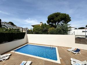 Apartamento Manel 11: Piscina y a 5 Minutos de la Playa en Torroella de Montgrí - HISP-7-22