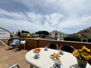 Apartamento Manel 11: Piscina y a 5 Minutos de la Playa en Torroella de Montgrí - HISP-7-22