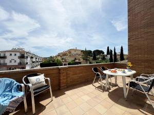 Apartamento Manel 11: Piscina y a 5 Minutos de la Playa en Torroella de Montgrí - HISP-7-22