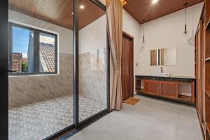 5BR Villa 1min from the beach