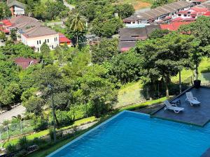 Taiping City Pool View Condo near Lake Garden Zoo & Free NetFlix WiFi