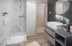 Beautiful Apartment In Porec With Wifi