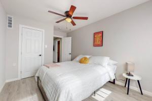 ⟫ Dog Run & Courtyard 2 Bedroom Apt wKing Bed W&D