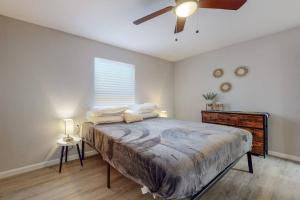 ⟫ Dog Run & Courtyard 2 Bedroom Apt wKing Bed W&D