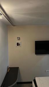 MTV Cribs Cozy Duplex & Free Parking