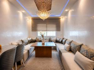 Appartement Familial Spacieux 7 Pers , Près Aéroport