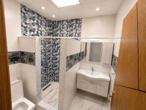Appartement Familial Spacieux 7 Pers , Près Aéroport