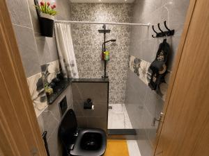 Appartement Familial Spacieux 7 Pers , Près Aéroport