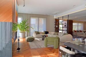 Palatial Luxury Villa Corniche