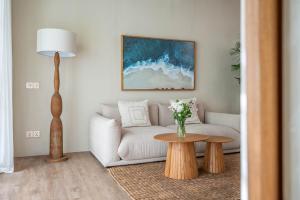 Villa Tomo by Pura Homes