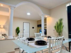 Seaside Serenity Central Apartment! Free Parking