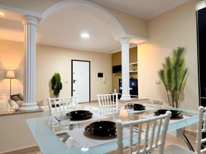 Seaside Serenity Central Apartment! Free Parking