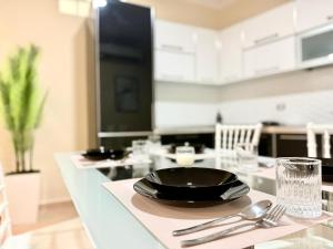 Seaside Serenity Central Apartment! Free Parking