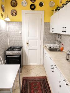 Astoria Central Heritage Apartment