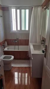Elegant 2BR Apartment 5 Min Walk to Alimos Beach