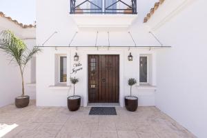 Villa close to the beach sea views