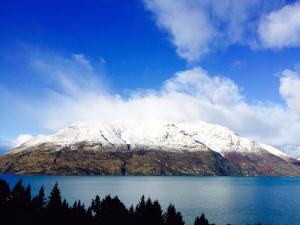 Queenstown Lakeview Holiday Home