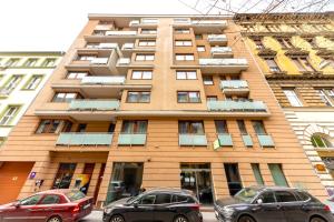 Prime Stay - Deluxe 2 Bedroom Family Apartment with Free Parking and Balcony