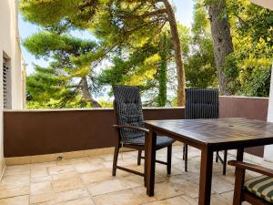 Beachfront Apartment with Stunning Sea Views - Renovated 2025