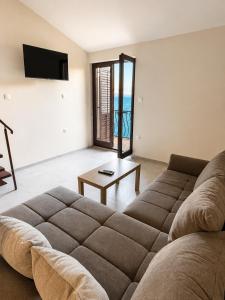 Beachfront Apartment with Stunning Sea Views - Renovated 2025