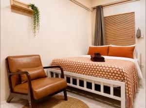 Tiny Cozy Room - Wat Arun
