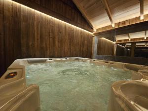 Widokowe Stodoły Bieszczady-domy jacuzzi i widokiem połonin