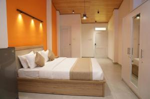 Orange Inn