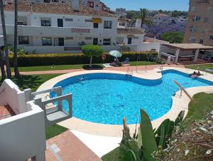 Pool-View Apartment with Terrace & Lift in Pueblo del Parque