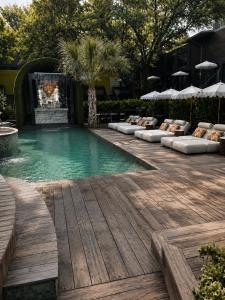 French-Garden Courtyard Retreat in Dallas
