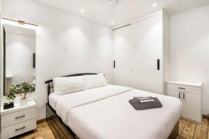 Sage - Cozy Chic Well-Equipped Studio in Bandra