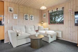 Cozy Holiday Home Near Limfjord 6 Guests Sj-408