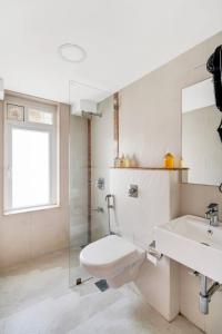Tao B Cozy Private Room in Shared 3BHK