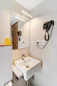 Tao B Cozy Private Room in Shared 3BHK
