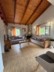 Emis House Krioneri