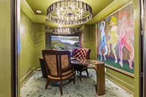 Cozy and quiet jewel box in historic neighborhood
