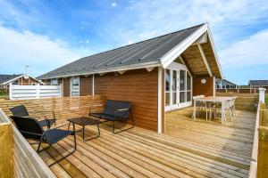 Dejligt Kalmarhus Med Indhegnet Terrasse Sj115