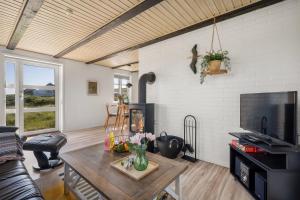 Feriehus På En Ugenert Grund Sj57